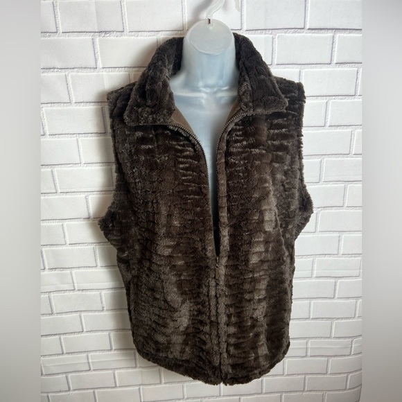 Andrea Faye Women's Brown faux fur vest /size XL - Picture 5 of 11